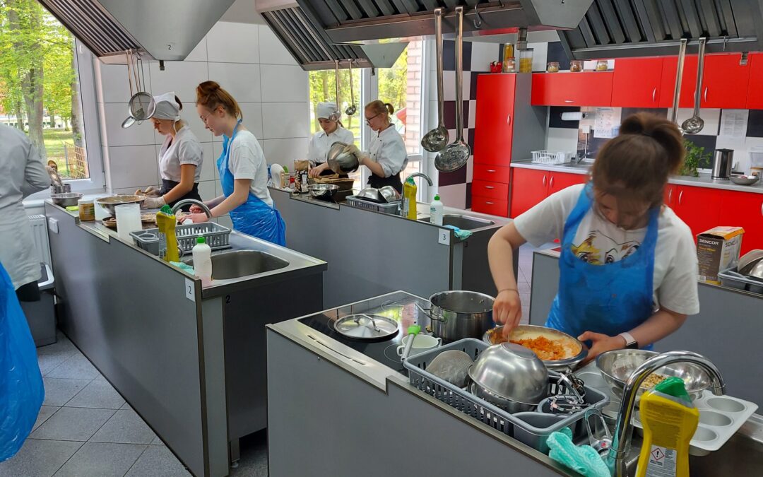 Warsztaty kulinarne realizowane w ramach projektu programu Erasmus+ pt.Fit4healthylife