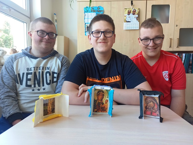 Maj – miesiącem Maryi oczami uczniów ZET