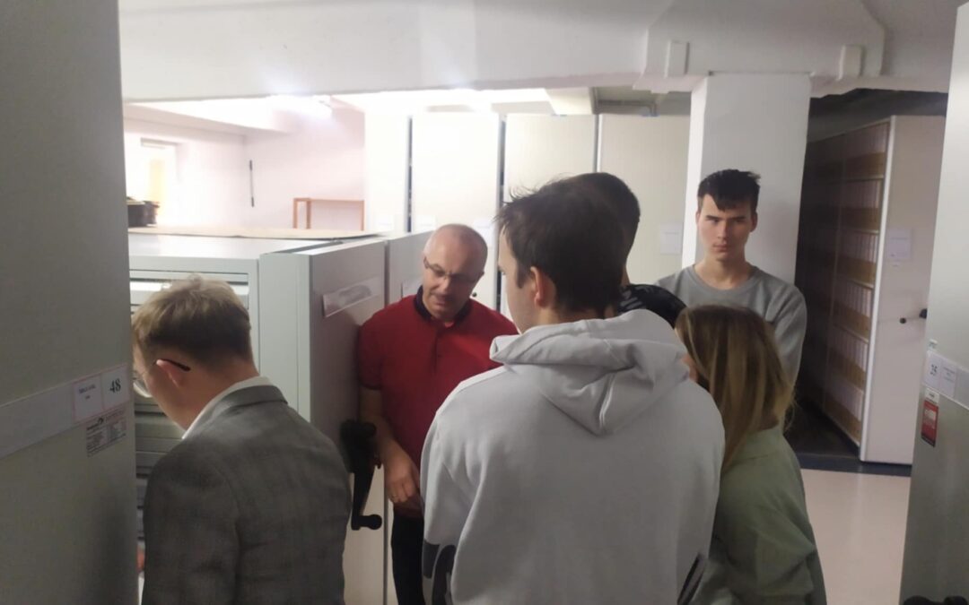 Praktyki wspomagane w zakładowym archiwum Starostwa Powiatowego w Wejherowie.