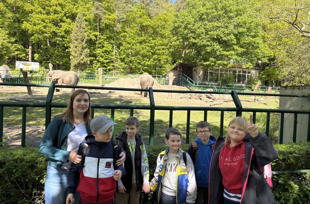 Uczniowie klasy 2c i 2e zwiedzają ZOO